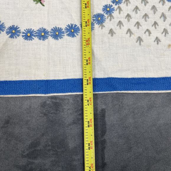 Vtg Hand Embroidered Tablecloth 58 x 66.5” Ivory Cloth With Floral Embroidery FS - Picture 6 of 10